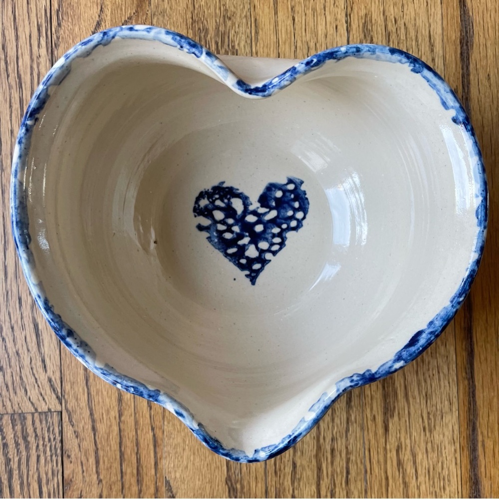 Marshall Pottery Signed Heart Batter Bowl with Pouring Spout Blue Sponge Painted
